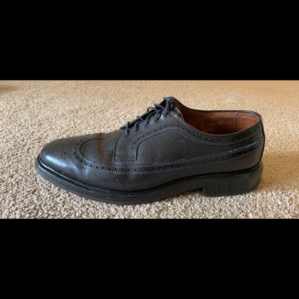 Black men’s dress shoes size 8.5